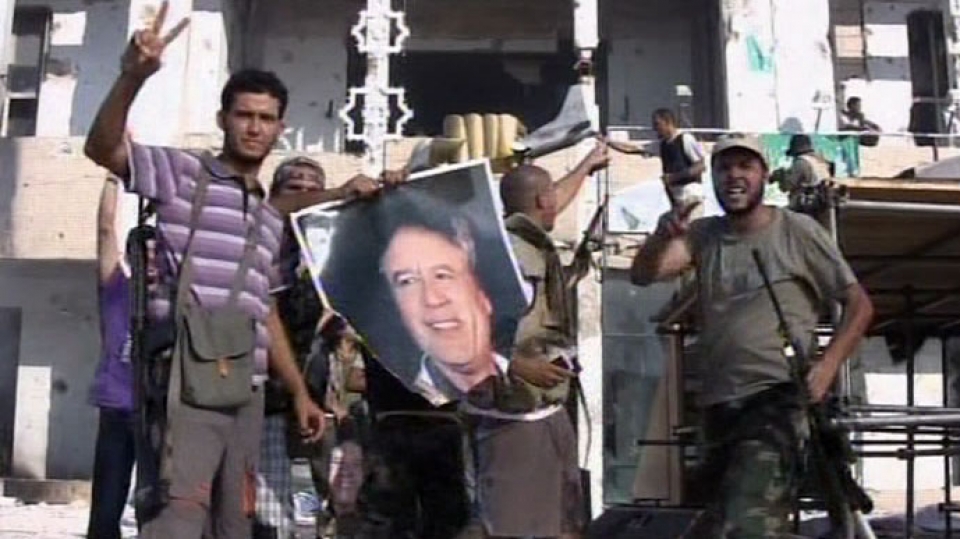 Los rebeldes penetran la fortaleza de Gadafi