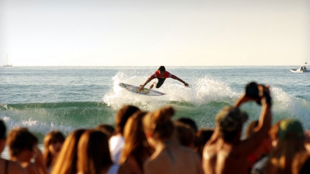 Surf y música se dan la mano en Zarautz