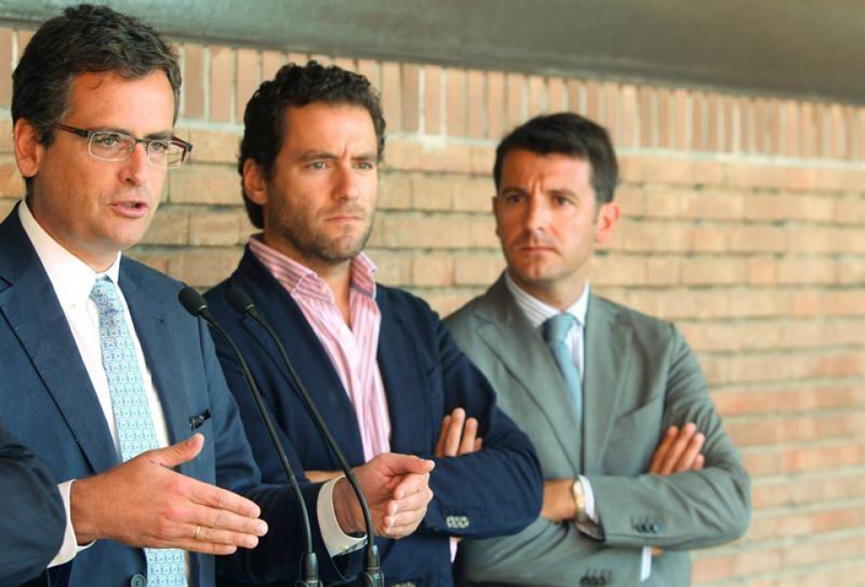 Antonio Basagoiti, junto a Borja Sémpe y Ramon Gomez. Foto: EFE