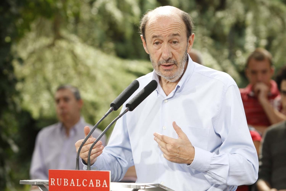 El candidato socialista a la Presidencia del Gobierno, Alfredo Pérez Rubalcaba, durante el acto.