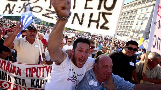 Greeks have scaled back daily protests. Photo: EFE