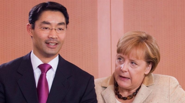 Philipp Rösler con Merkel. Foto: EFE