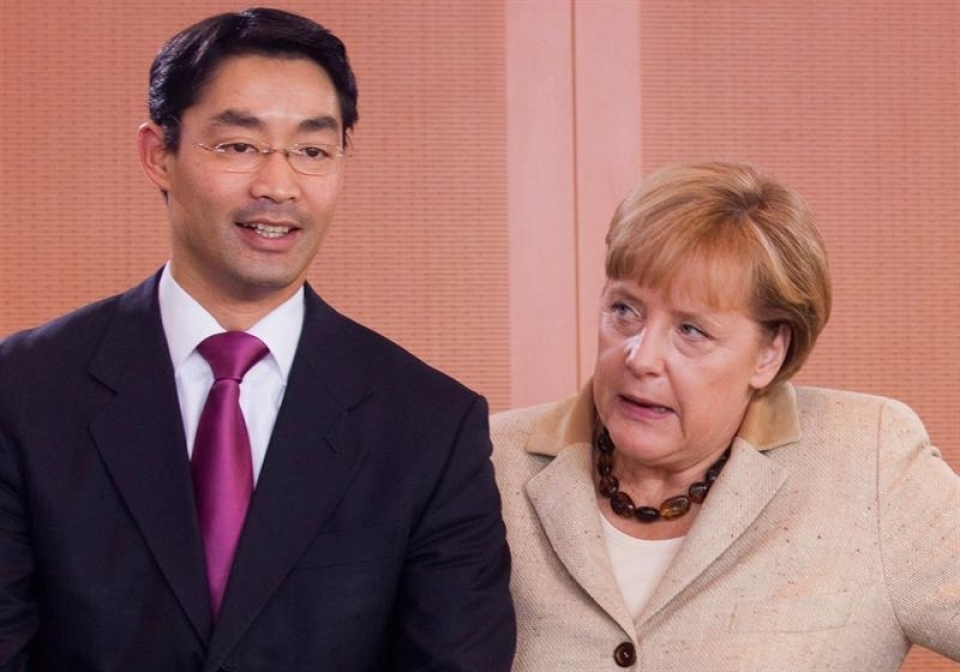 Philipp Rösler con Merkel. Foto: EFE