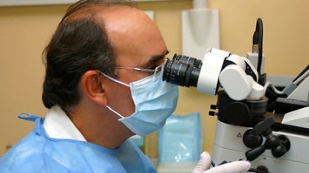 Hablamos con el médico vitoriano Eduardo Anitua
