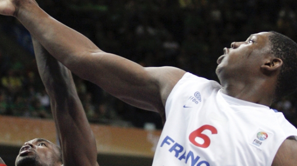 Kevin Seraphin (derecha), en el Eurobasket. Foto: EFE