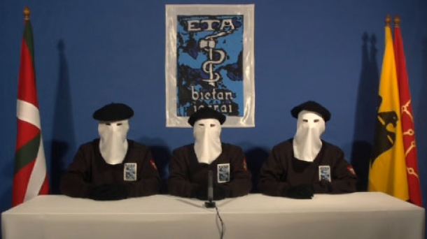 Des membres de la bande armée ETA annonçant le cessez-le-feu en janvier 2011. Photo: EITB
