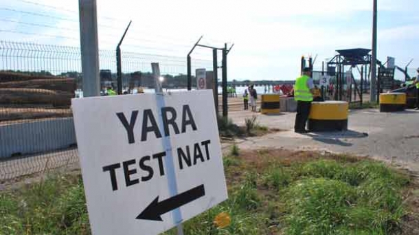 Test de transit du nitrate d'ammonium de la société Yara dans le Port de Bayonne. Photo : EITB