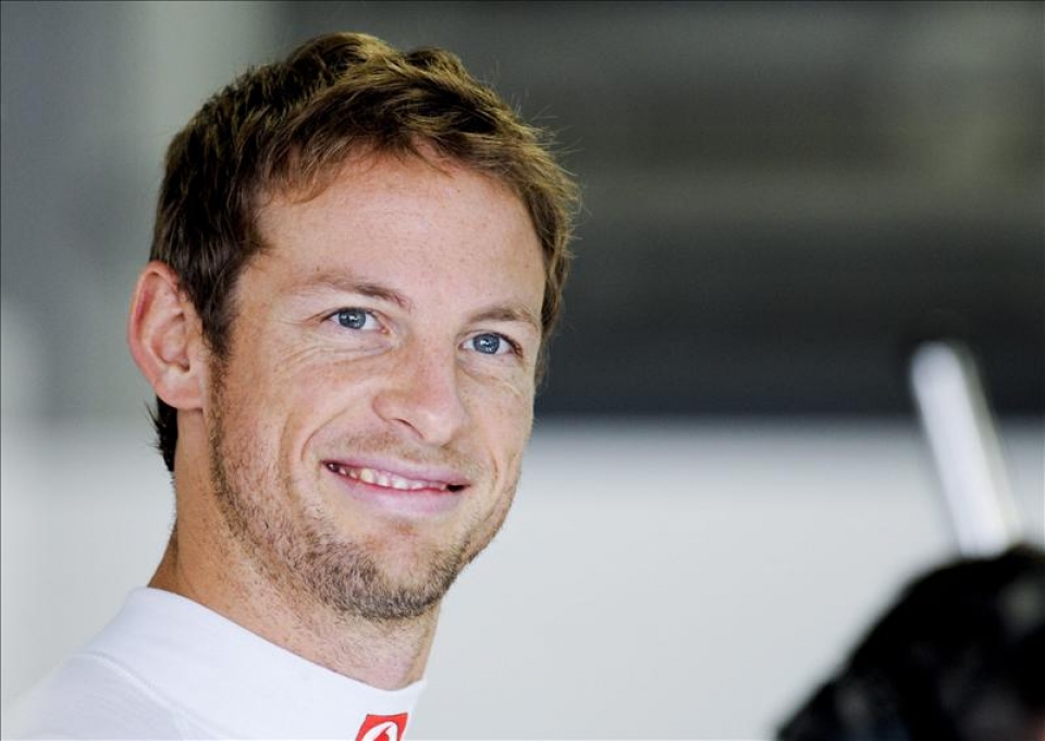 Button izan da bizkorrena Japoniako Sari Nagusiko bigarren entrenamendu-saioetan. Argazkia: EFE