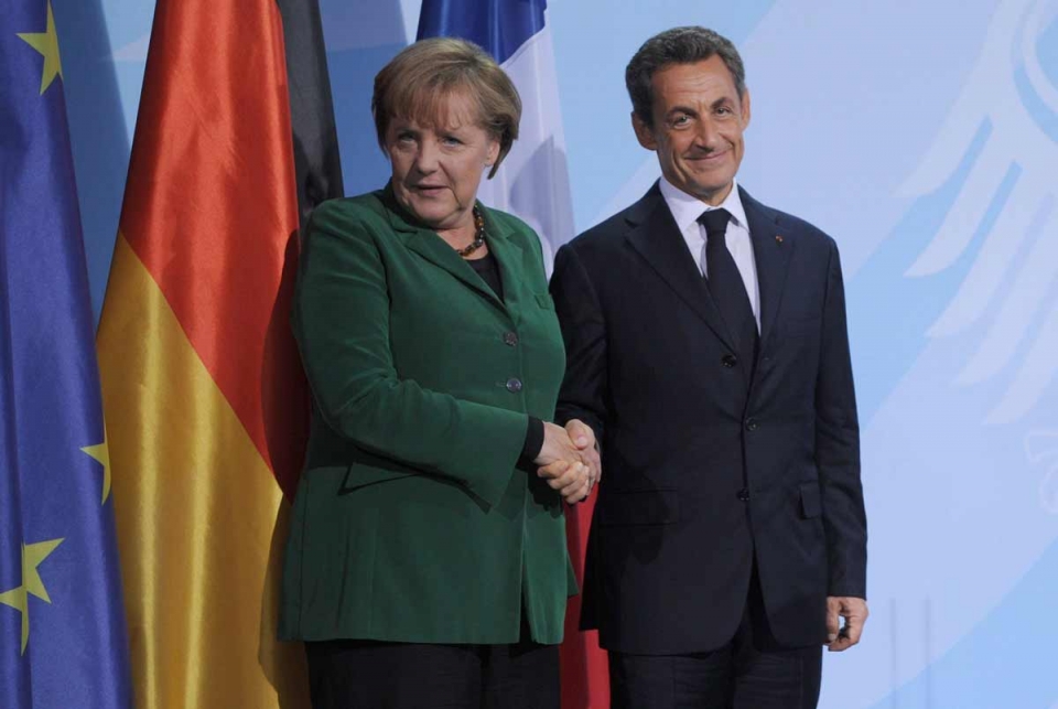 Merkel y Sarkozy defienden la recapitalización de los bancos con el fondo de rescate de la UE