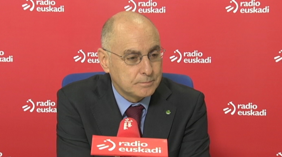 El consejero de Interior, Rodolfo Ares, entrevistado en Radio Euskadi. EITB