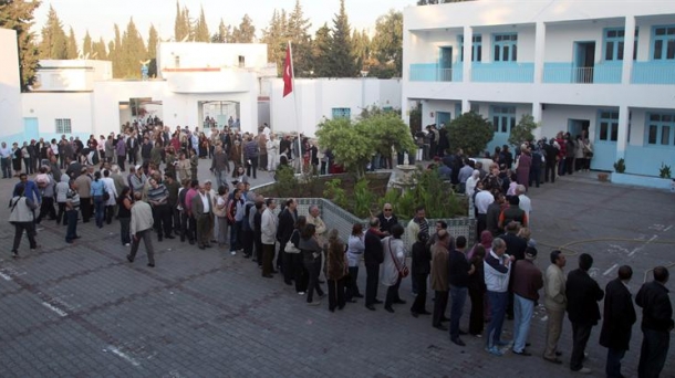 Largas colas para votar en Túnez. Foto: EFE