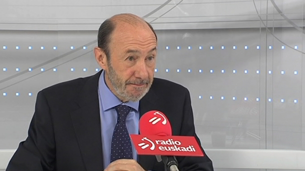 Rubalcaba acusa al PP de mantener un 'doble juego'