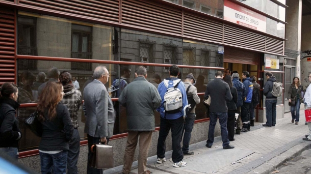 The total number of unemployed people in the Basque Country is now at 154,394.