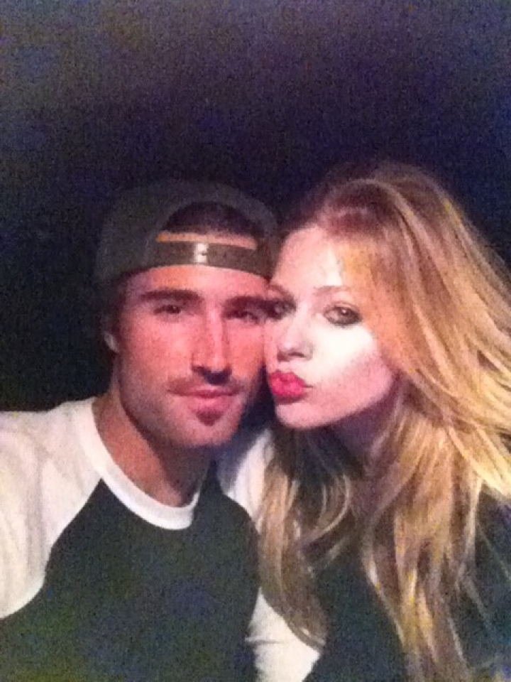 Avril Lavigne y su novio Brody Jenner. Foto: Twitter