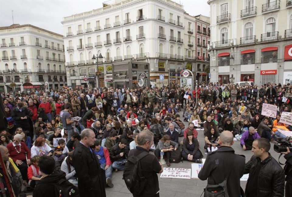 Integrantes y simpatizantes del Movimiento 15-M en Madrid. Foto: EFE