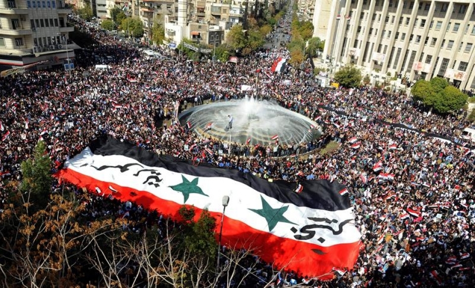 Miles de sirios en una protesta en apoyo a Assad. Foto: EFE