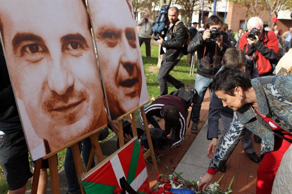 Homenaje a Santi Brouard y Josu Muguruza. Foto: EFE