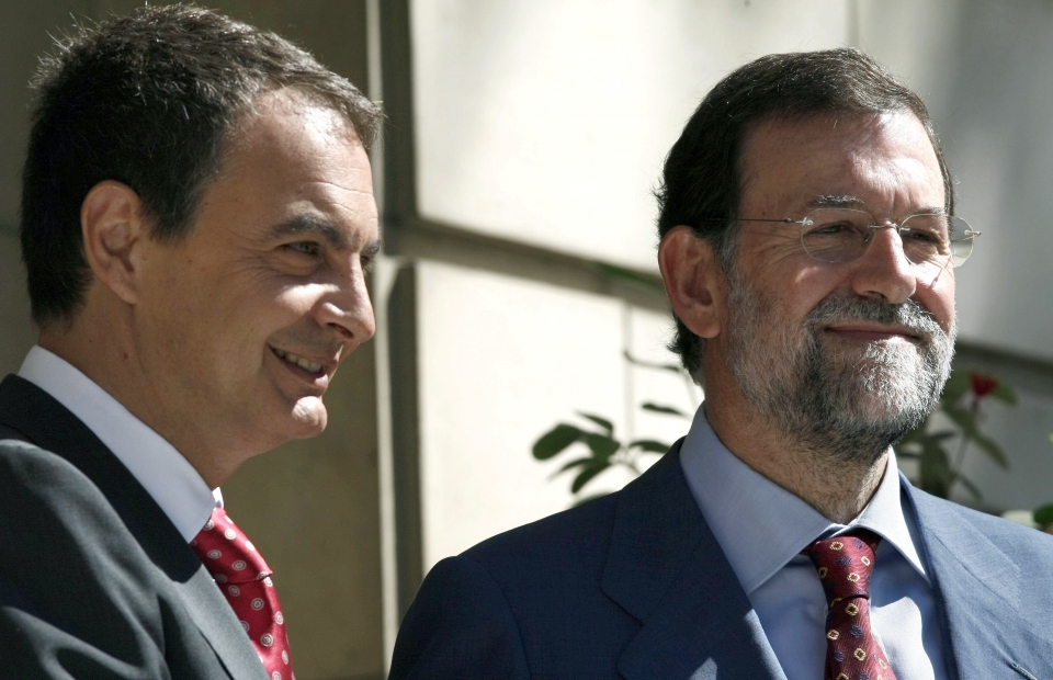 Zapatero eta Rajoy Moncloan bildu dira botere aldaketa aztertzeko