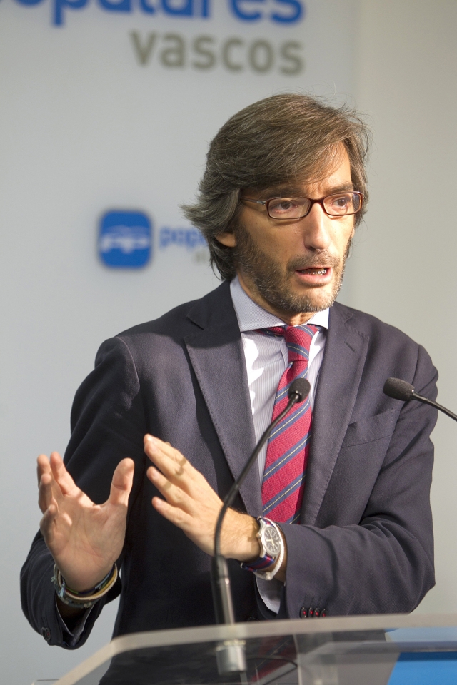 El secretario general del PP vasco, Iñaki Oyarzábal, en una rueda de prensa. Foto: EFE