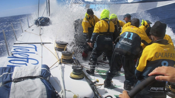 El Team Telefónica en la primera etapa de la Volvo Ocean Race. Foto: EFE.