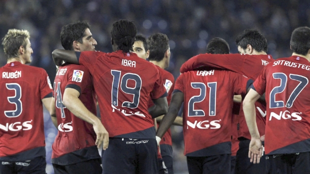 Los jugadores del Osasuna celebran uno de sus goles frente al Espanyol. Foto: EFE.