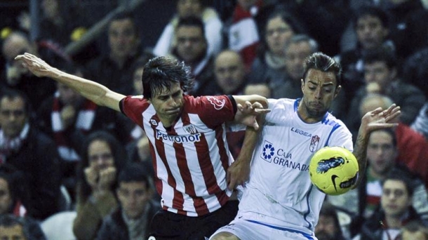 Iturraspe ante el Granada. Foto: EFE