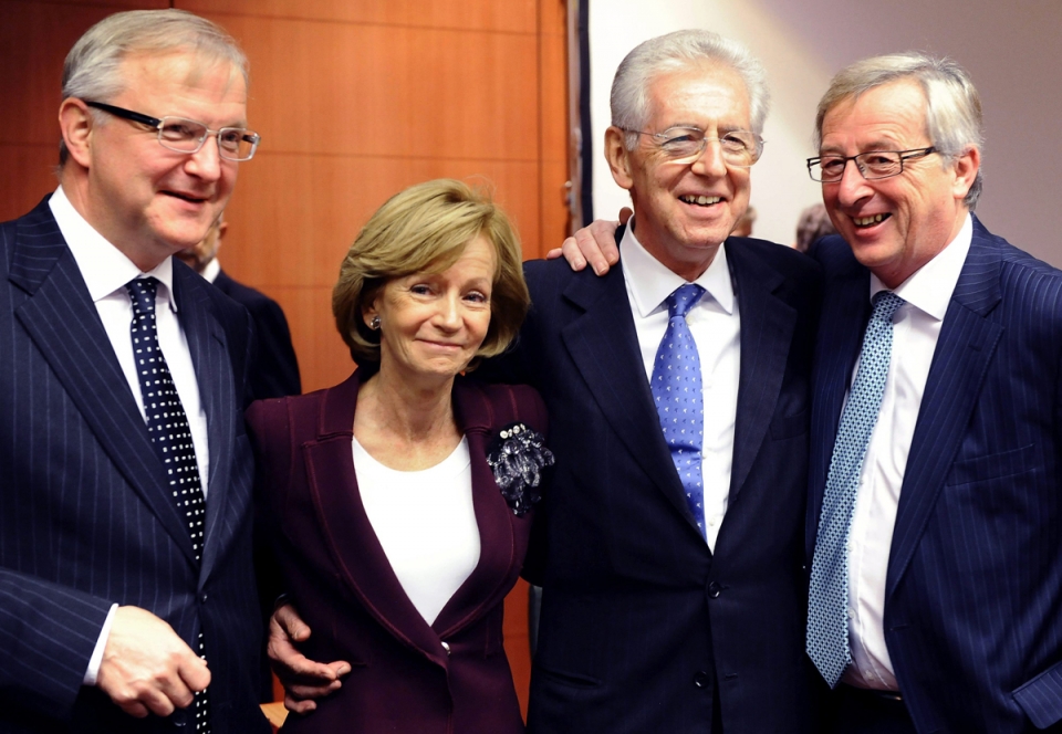 Olli Rehn, Elena Salgado, Mario Monti y Jean Claude Juncker, en Bruselas.