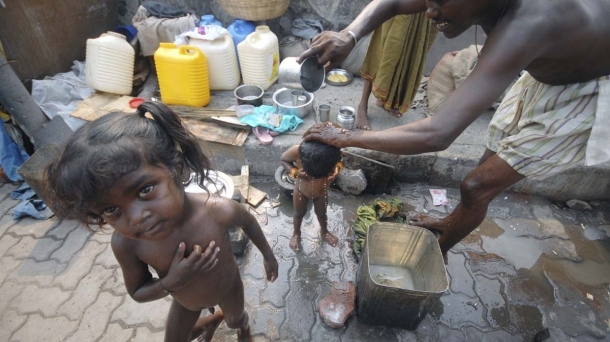 Niños viviendo en la pobreza extrema. Efe