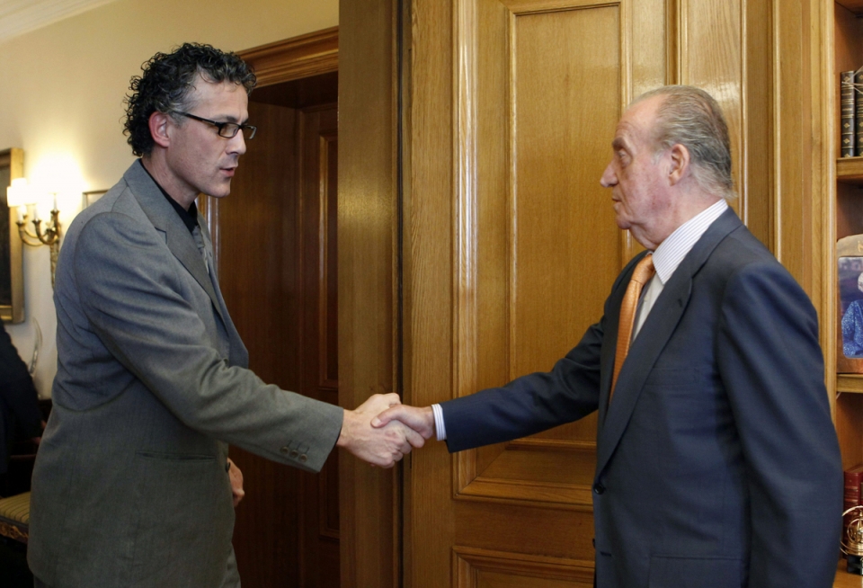 El rey Juan Carlos recibe en la Zarzuela al diputado de Amaiur Xabier Mikel Errekondo. Foto: EFE