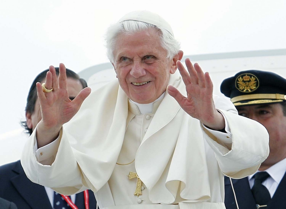 Benedikto XVI.a aita santua. EFE.