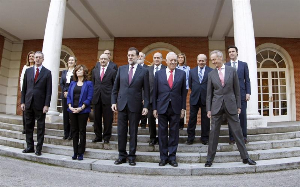 Rajoy, junto a su equipo, en la primera reunión del consejo de ministros. EITB