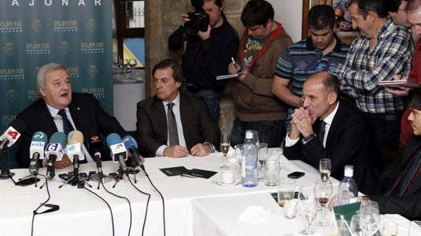 El presidente de Osasuna durante la rueda de prensa con los medios de comunicación. Foto: EFE.