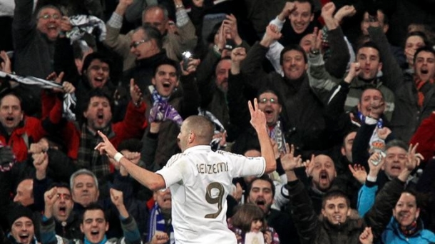 Benzema celebra el tercer gol. Foto: EFE