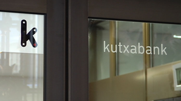 Kutxabank suspende los deshaucios hasta conocer la nueva ley