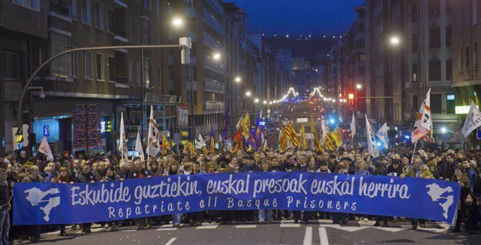 Multitudinaria marcha en Bilbao en favor de los derechos de los presos