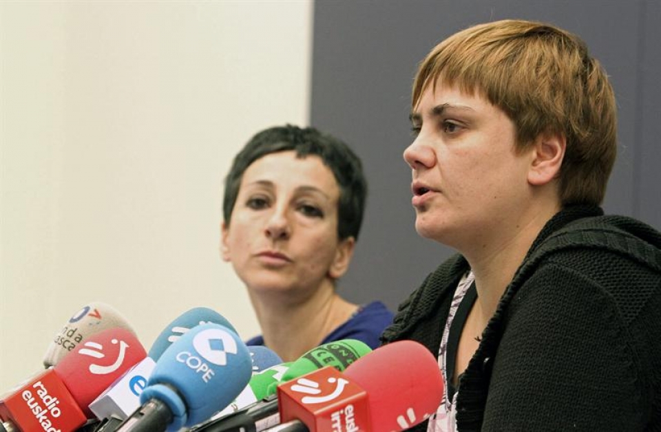 ELA y LAB han exigido a Euskadi y Navarra que no apliquen los recortes. 