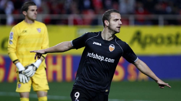 El jugador de Valencia Roberto Soldado. Foto: EFE