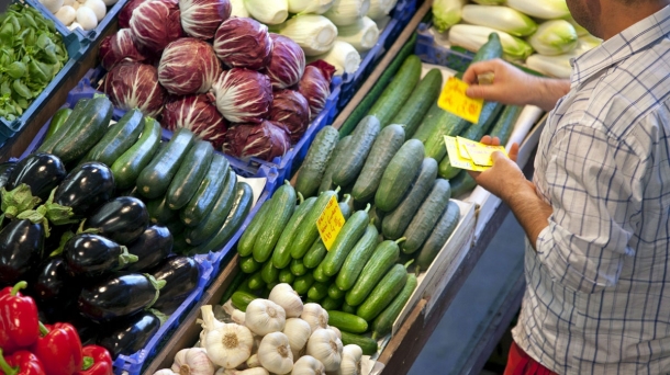 Los precios suben un 0,8% en marzo en la CAV.