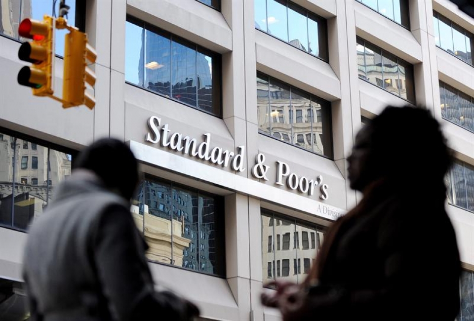 Standard & Poor's rebaja en dos escalones la calificación de España