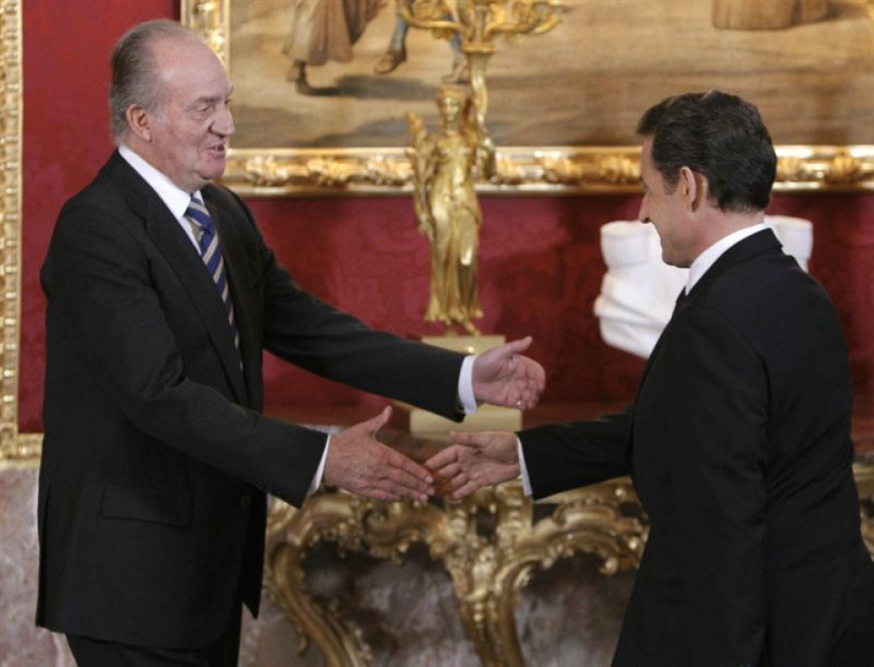 El Rey ha recibido a Sarkozy en el Palacio Real. Foto: Efe
