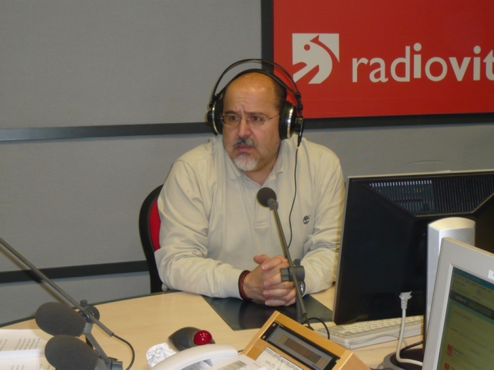 El parlamentario del PSE, Txarli Prieto, en Radio Euskadi. Foto: EITB