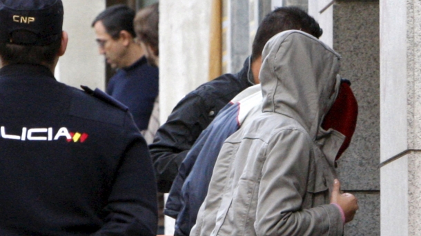 Juicio único a menores y adultos que delincan juntos. Foto: EFE