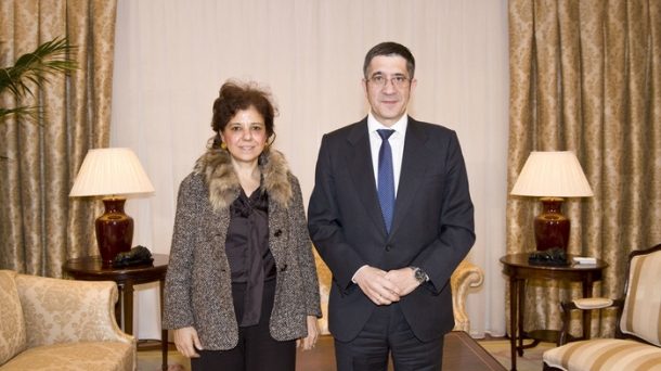 El lehendakari junto a la embajadora de Turquía en España, Ayse Sinirlioglu. IREKIA