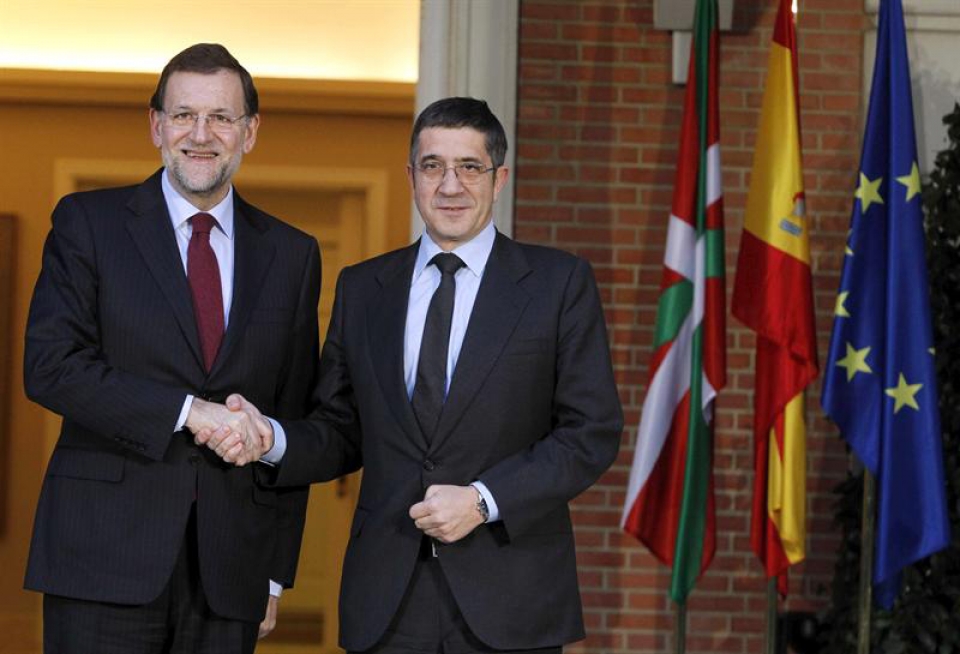 El lehendakari, con Mariano Rajoy en la Moncloa el 27 de enero. EFE