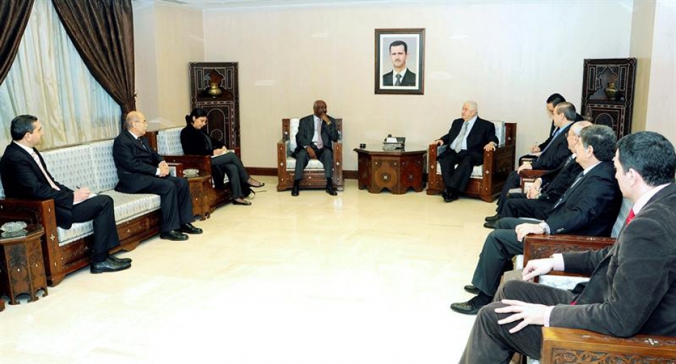 El ministro sirio de Exteriores con el presidente de la misión de observadores el 25/01. Foto: Efe