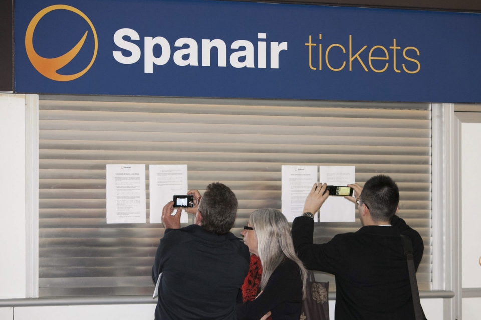 Más de 22.000 pasajeros se han quedado en tierra por la cancelación de Spanair.