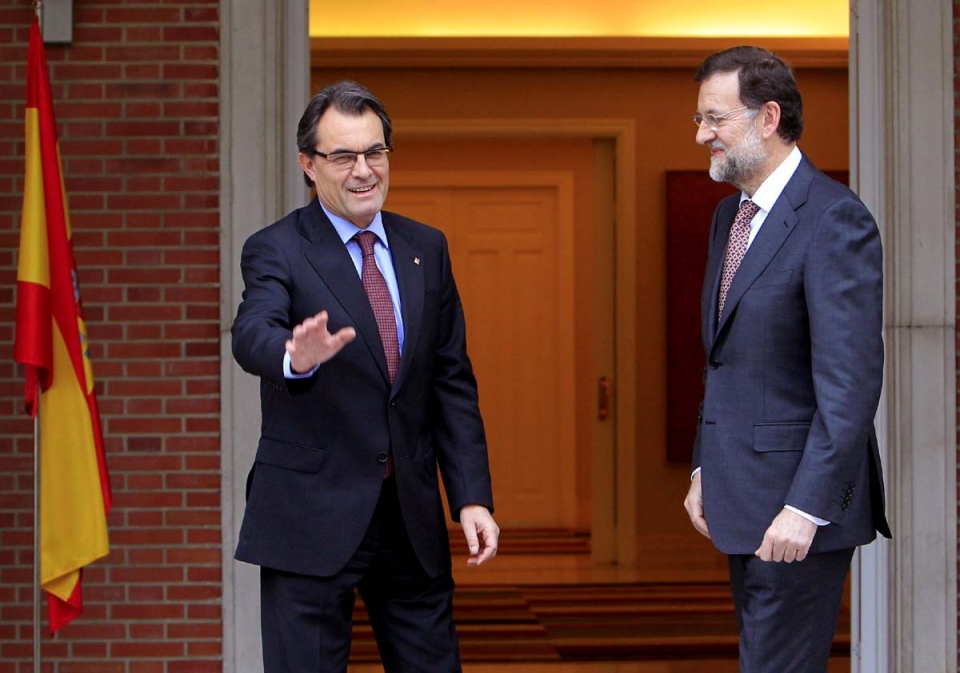 Mariano Rajoy recibe a Artur Mas en el palacio de La Moncloa. Foto: Efe.