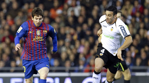 El delantero argentino del FC Barcelona Leo Messi controla el balón. Foto: EFE