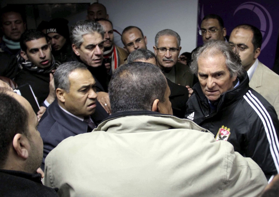 El entrenador del Al Ahli, el portugués Manuel Jose, busca refugio. Foto: EFE