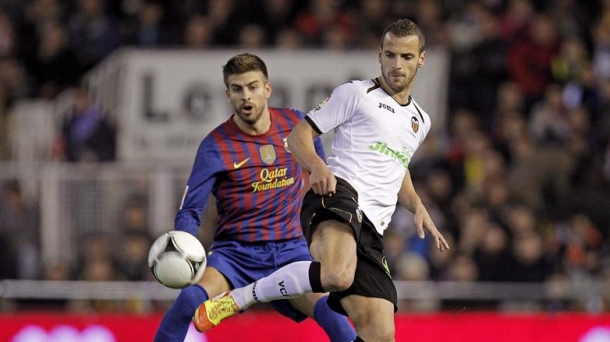 Soldado y Piqué en la semifinal de la Copa del Rey. Foto: EFE